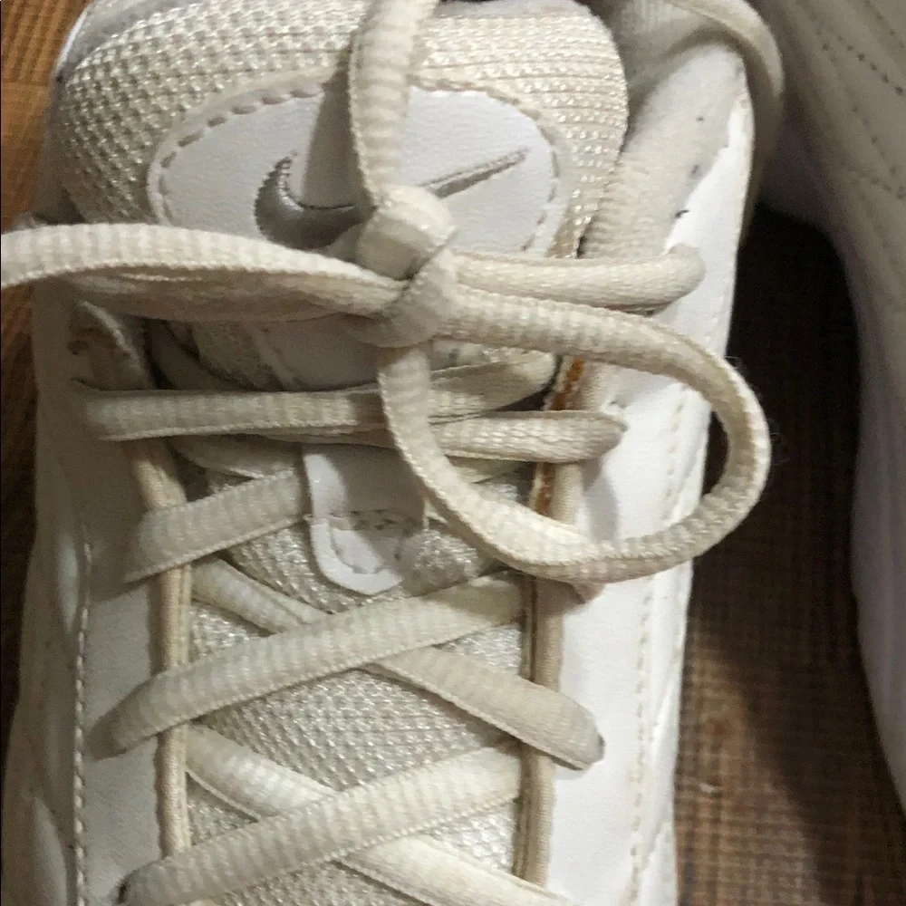 Nike White Lace-Up  Shoes Size 6